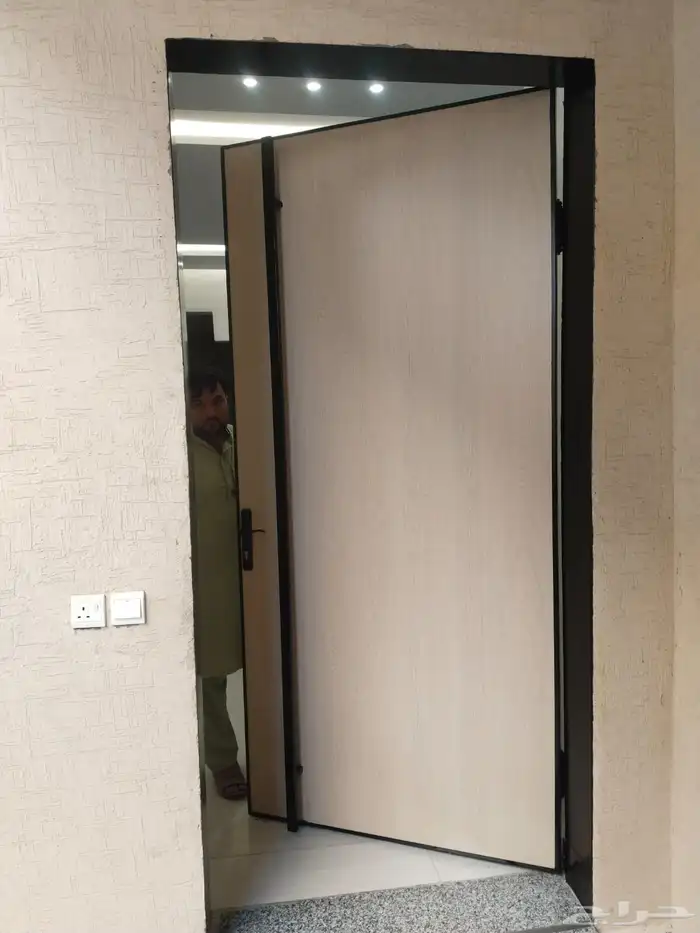 باب كلادينج المنيوم باب حديد سندوتش بينل ابواب المنيوم باب 1