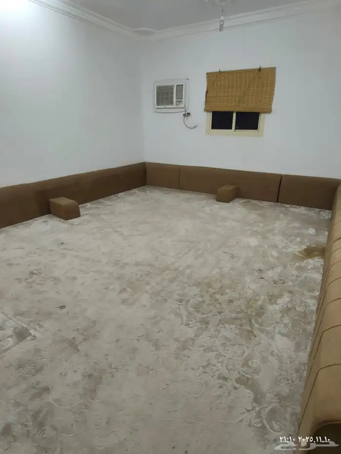 كنب ومساند وزوليه كلهم مع بعض بنفس السعر 4