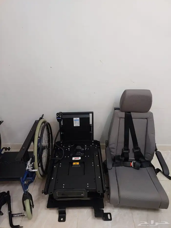 كرسي سيارة متحرك كهربائي ل كبار السن و احتياجات خاصة و الهمم 9