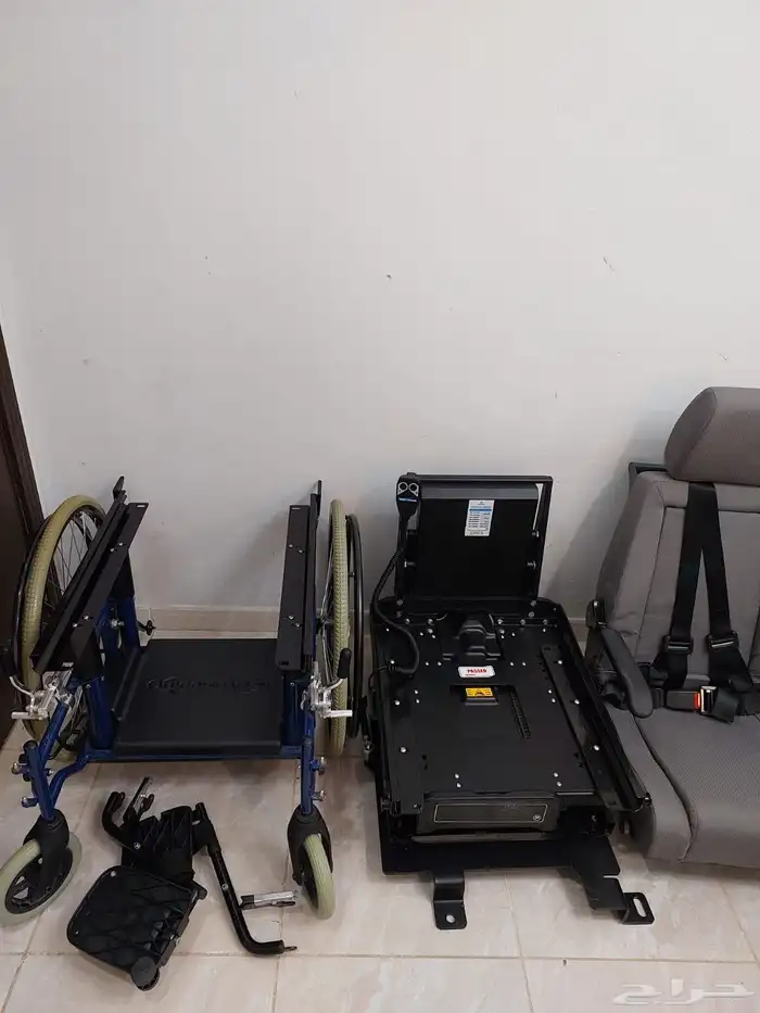 كرسي سيارة متحرك كهربائي ل كبار السن و احتياجات خاصة و الهمم 8