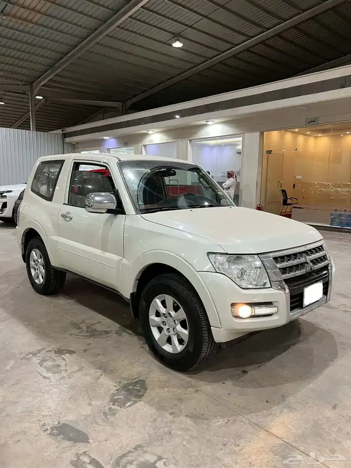 للبيع باجيرو 2020 سعودي باب واحد مكينه 3.8 6V 1