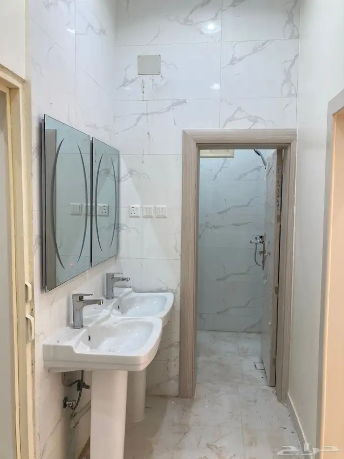 فيلا بثلاث شقق وسعر منافس 4