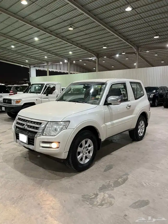 للبيع باجيرو 2020 سعودي باب واحد مكينه 3.8 6V 2