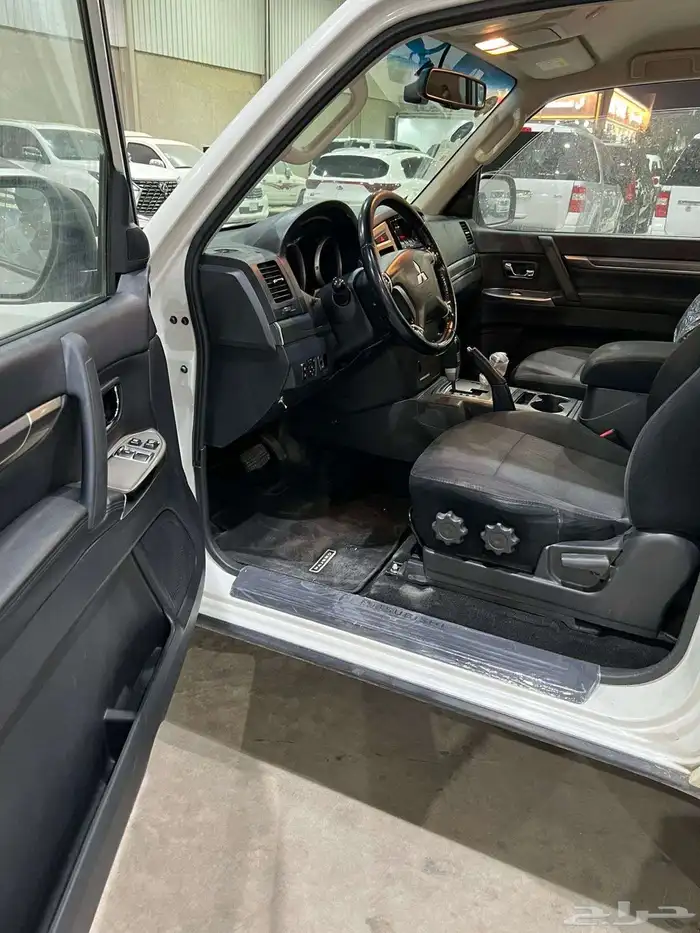 للبيع باجيرو 2020 سعودي باب واحد مكينه 3.8 6V 9