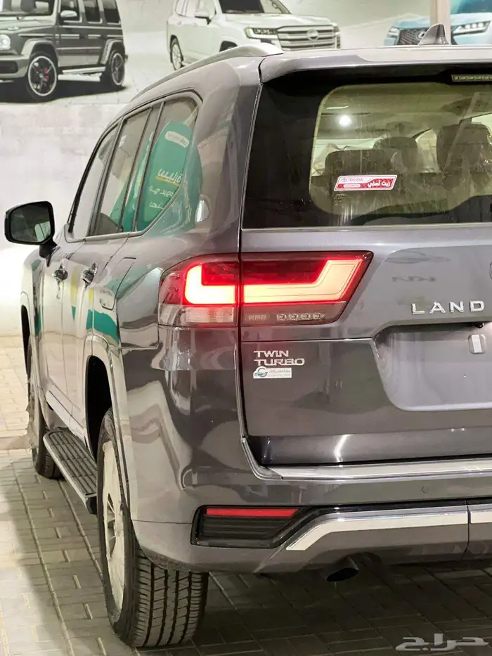 لاندكروزر GXR3 بنزين 2025 5