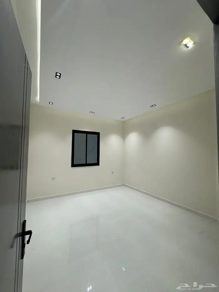 ادوار ارضيه بمدخل سياره vip حي التحليه 570 الف فقط 13