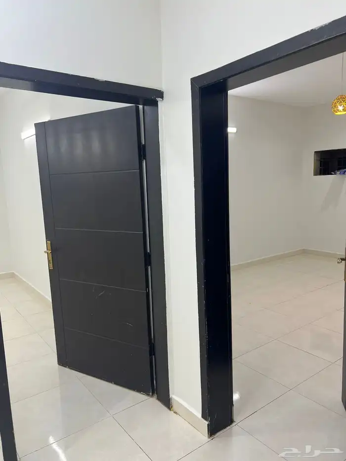 شقة عائلية كبيرة خمس غرف للايجار في ابوعريش حي الرح 4