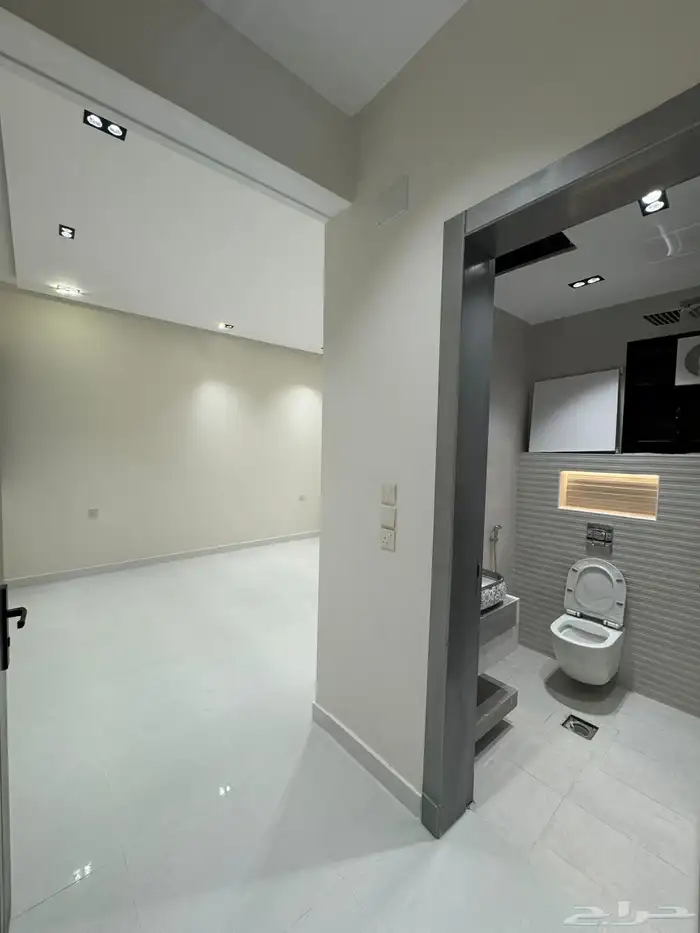 ادوار ارضيه بمدخل سياره vip حي التحليه 570 الف فقط 16