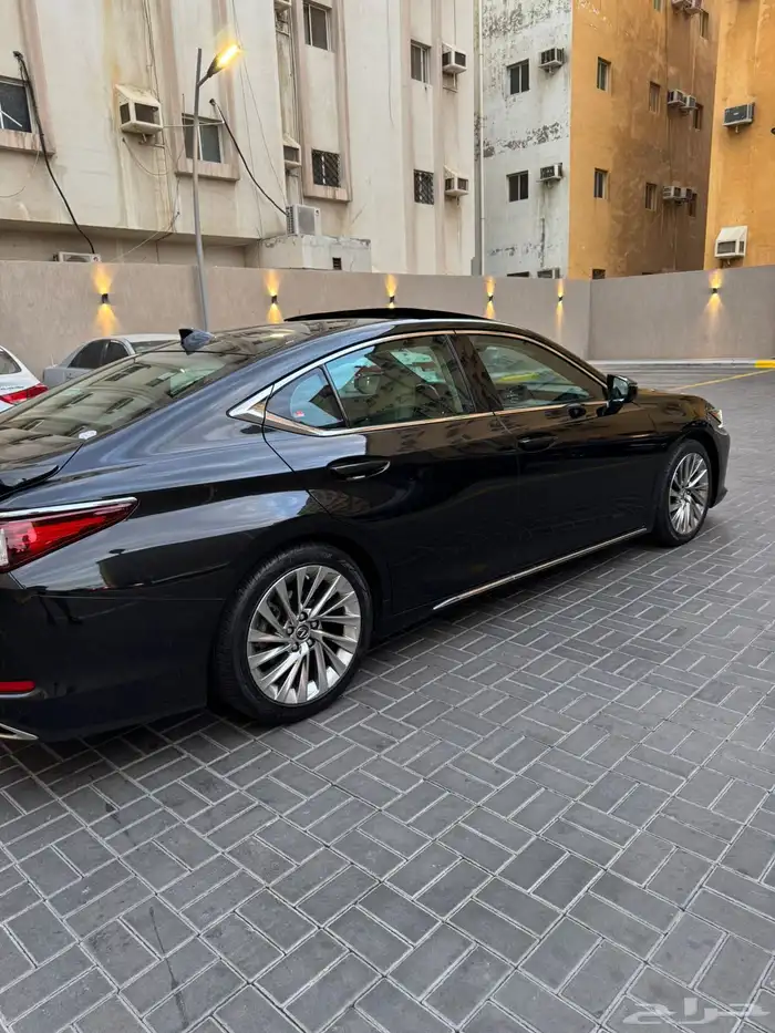 لكزس ES 2019 ثاني مالك DD ممشى قليل مضمون 11