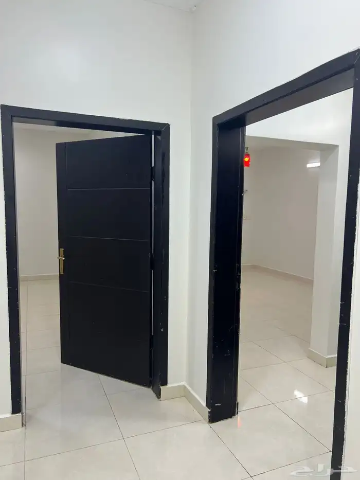 شقة عائلية كبيرة خمس غرف للايجار في ابوعريش حي الرح 5