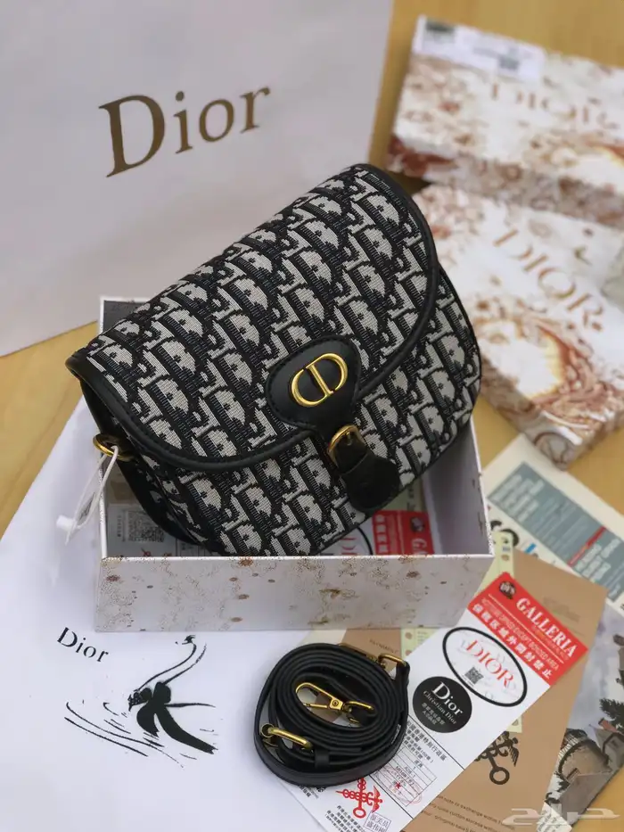 تم تمديد عرض اليوم الوطني 3 شنط ماركه ب240 فقط وتوصيل مجانا 24