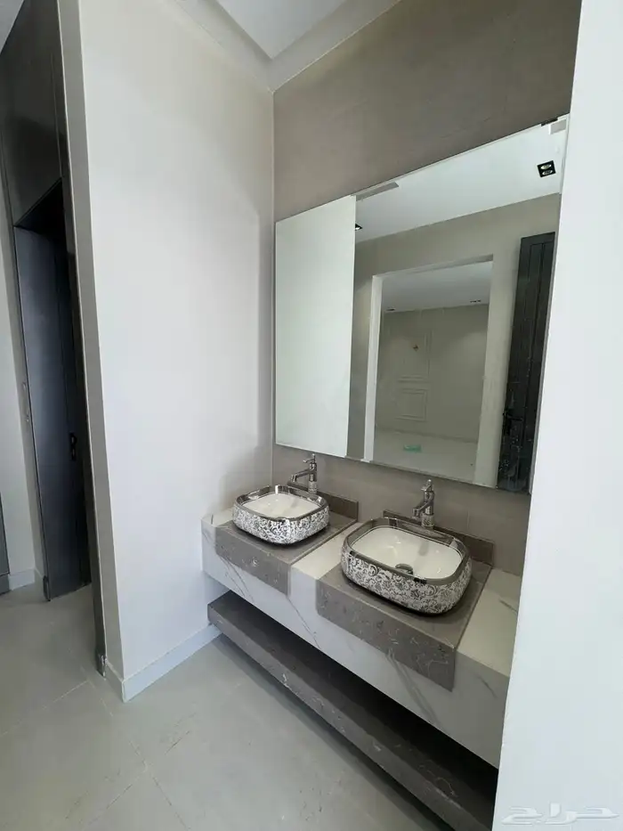 ادوار ارضيه بمدخل سياره vip حي التحليه 570 الف فقط 5