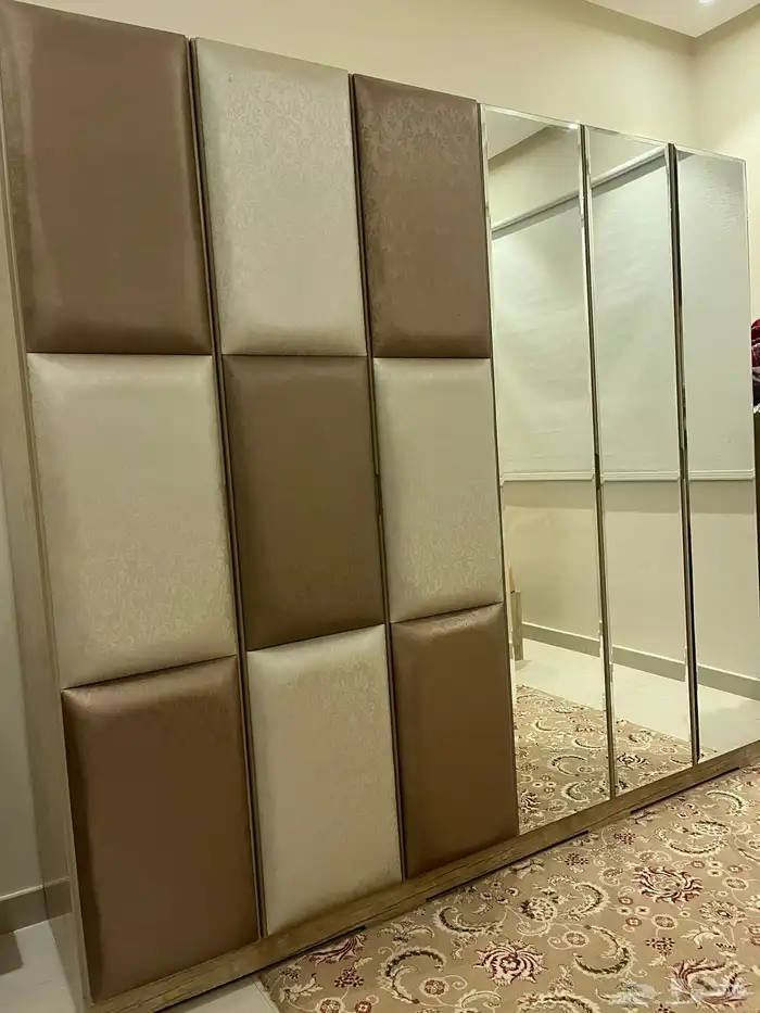 دولاب ملابس خشب شيبورد نظيف 1