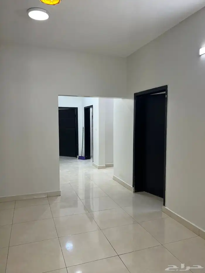 شقة عائلية كبيرة خمس غرف للايجار في ابوعريش حي الرح 3