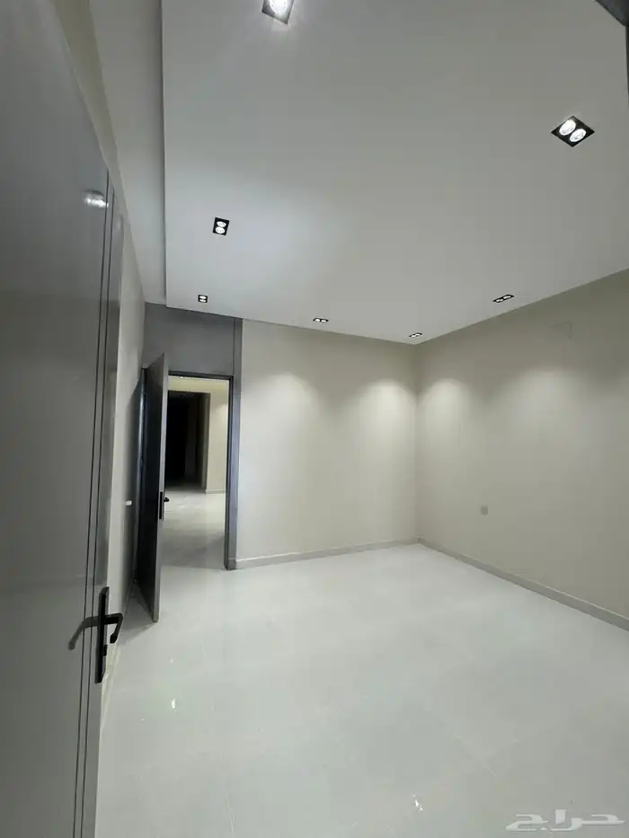 ادوار ارضيه بمدخل سياره vip حي التحليه 570 الف فقط 8