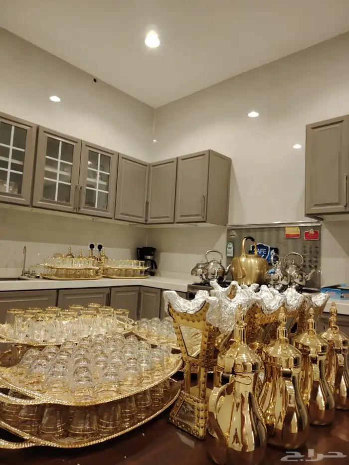 قهوجي وصبابين قهوة قهوه صباب صبابين صب قهوة قهوجين ضيافة 3