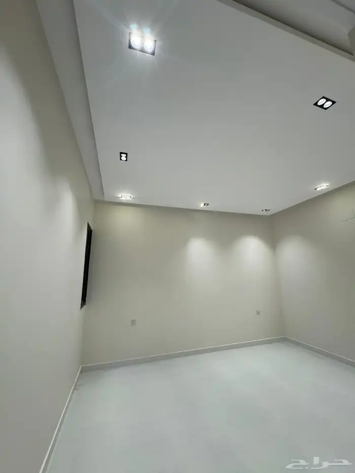 ادوار ارضيه بمدخل سياره vip حي التحليه 570 الف فقط 15