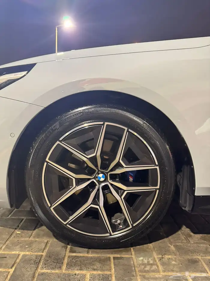 كفرات وجنوط BMW 520i موديل 2025 شبه جديد نظيف جد ا 2