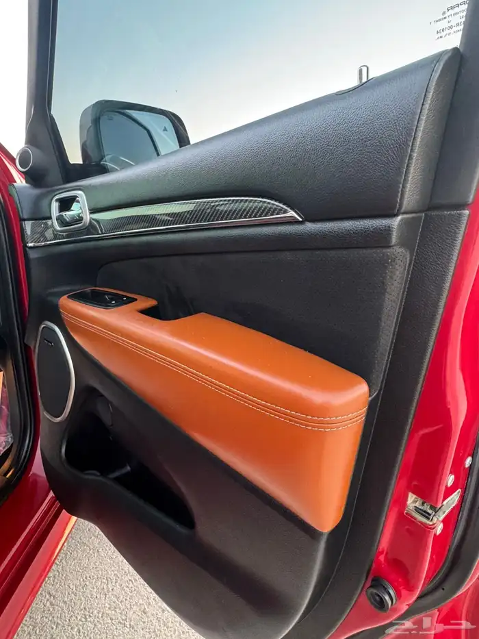 جيب جراند شروكيSRT 2015 23