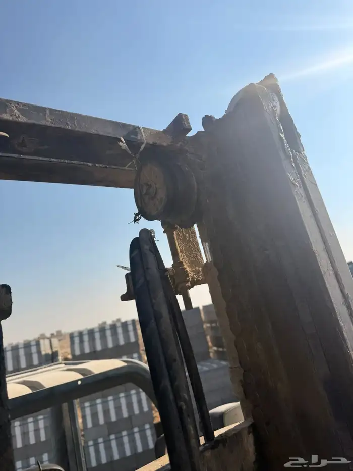 صيانة جميع انواع الرافعات فوركلفت 1