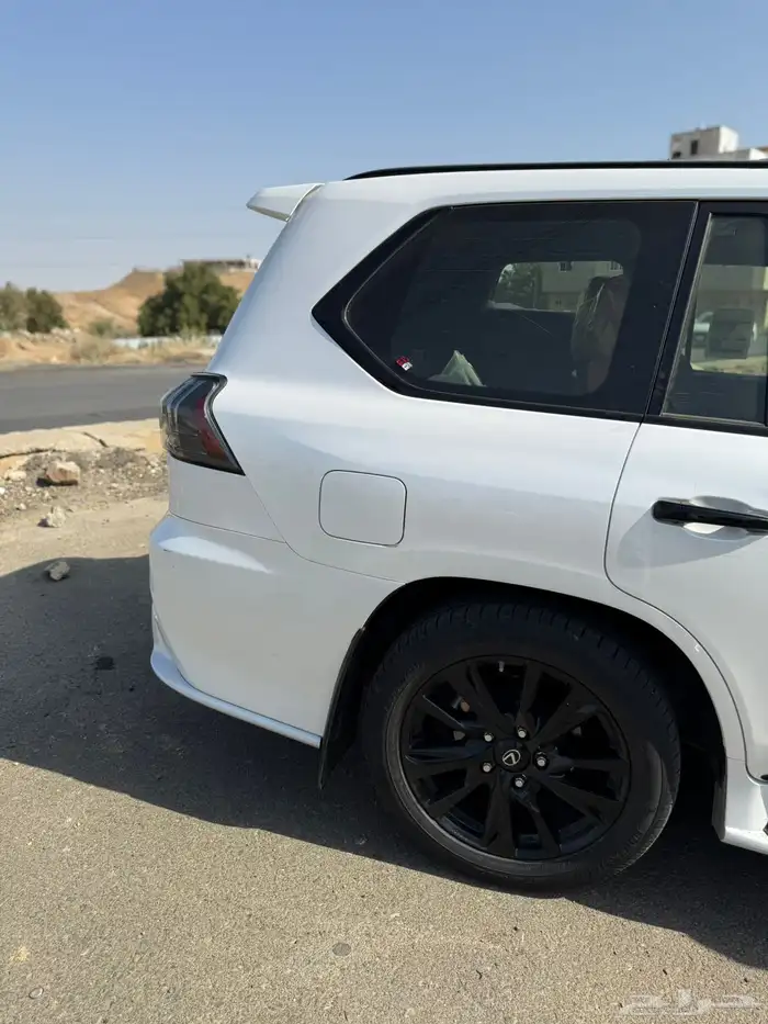 جيب لكزس بلاك ادشن 2019 30