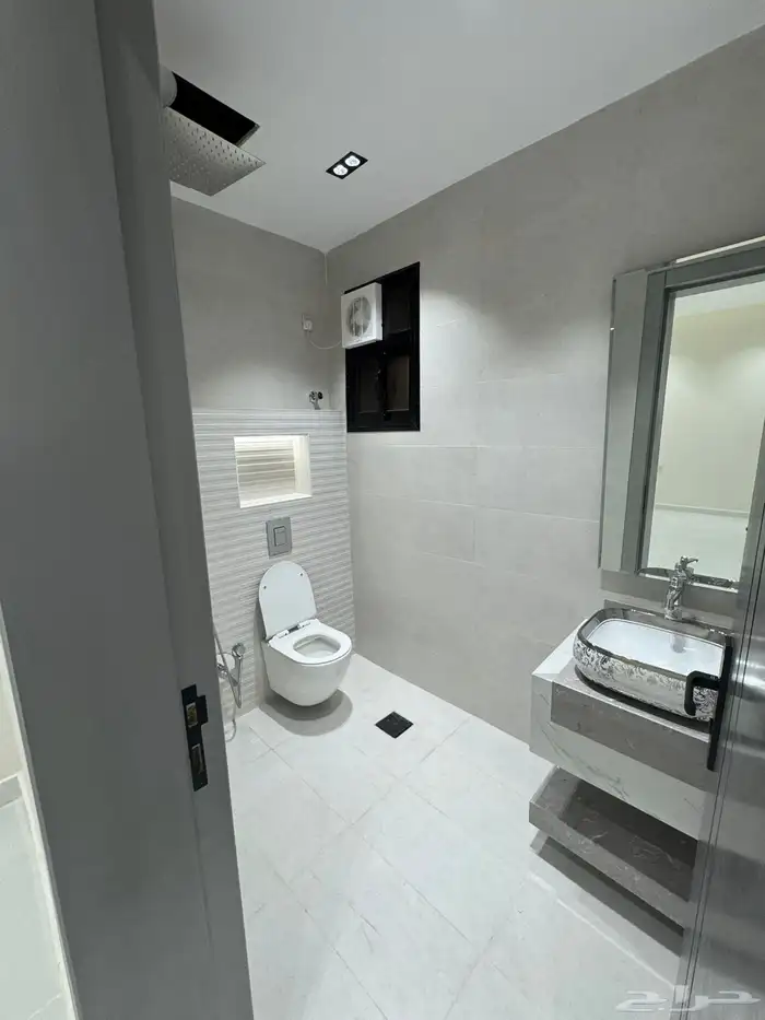 ادوار ارضيه بمدخل سياره vip حي التحليه 570 الف فقط 12