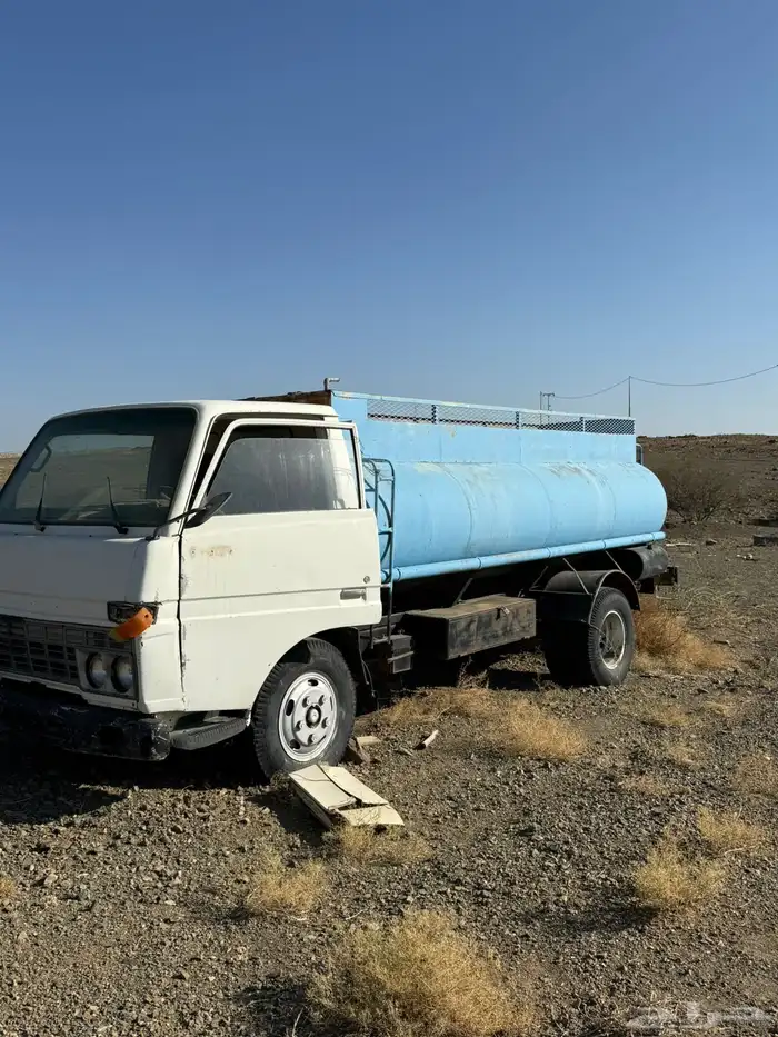 للبيع وايت تايوتا موديل 84 بدون اوراق مسقط 0