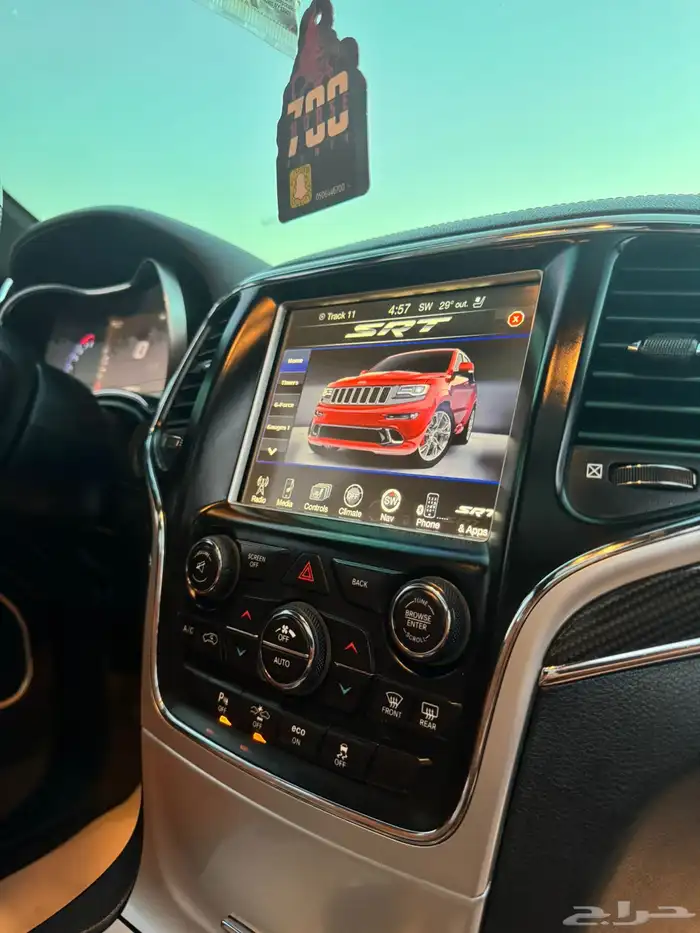 جيب جراند شروكيSRT 2015 22