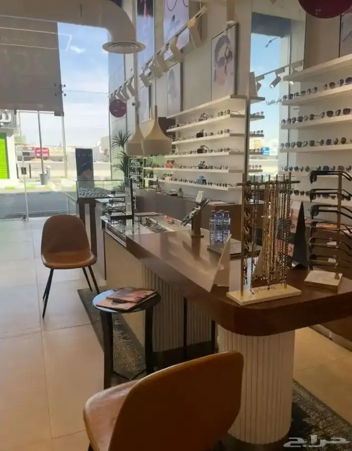 ديكور فاخر محل نظارات للبيع - بصريات 8