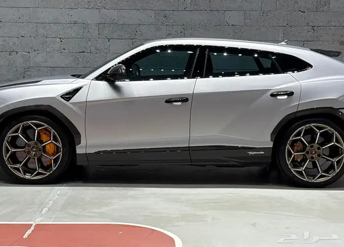 النوع لامبورغيني أوروس بيرفورمانتي الموديل2023 العداد 5000k 19