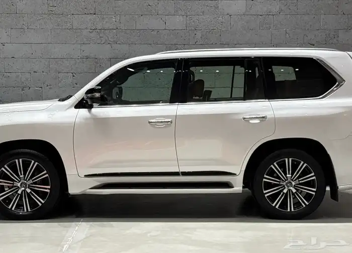 النوع  لكزس Lx570 الموديل  2021 العداد 75000k 14