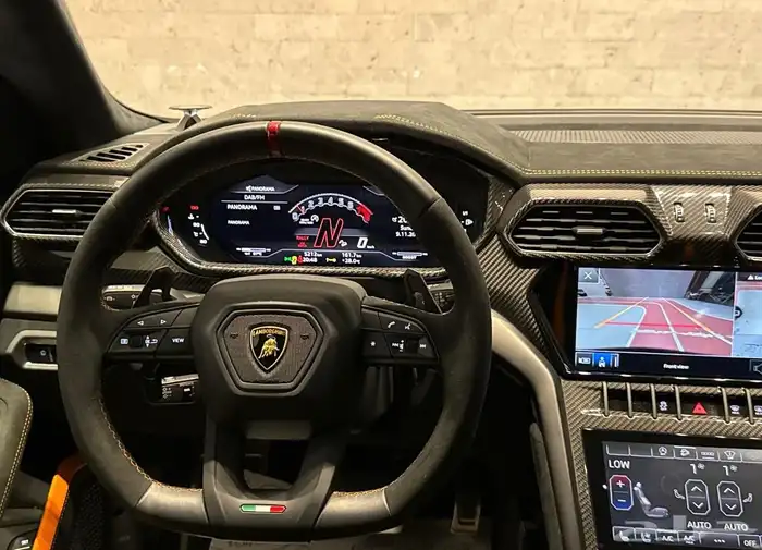 النوع لامبورغيني أوروس بيرفورمانتي الموديل2023 العداد 5000k 9