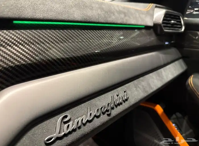 النوع لامبورغيني أوروس بيرفورمانتي الموديل2023 العداد 5000k 11