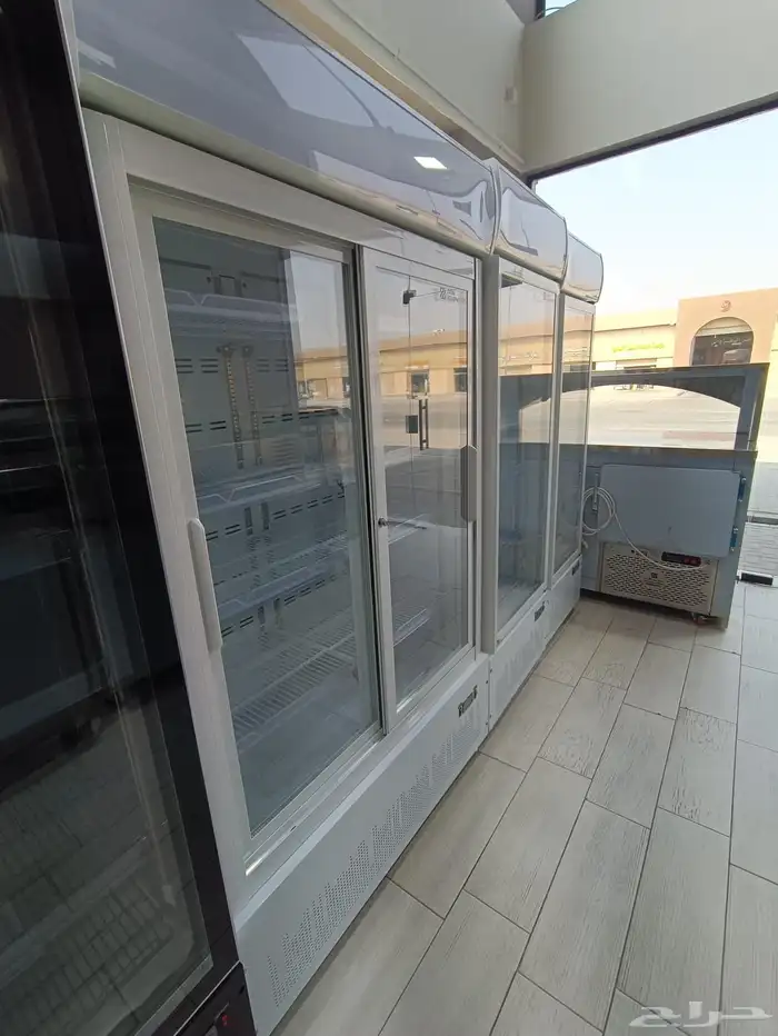 ثلاجه عرض عصاير وبيبسي 4