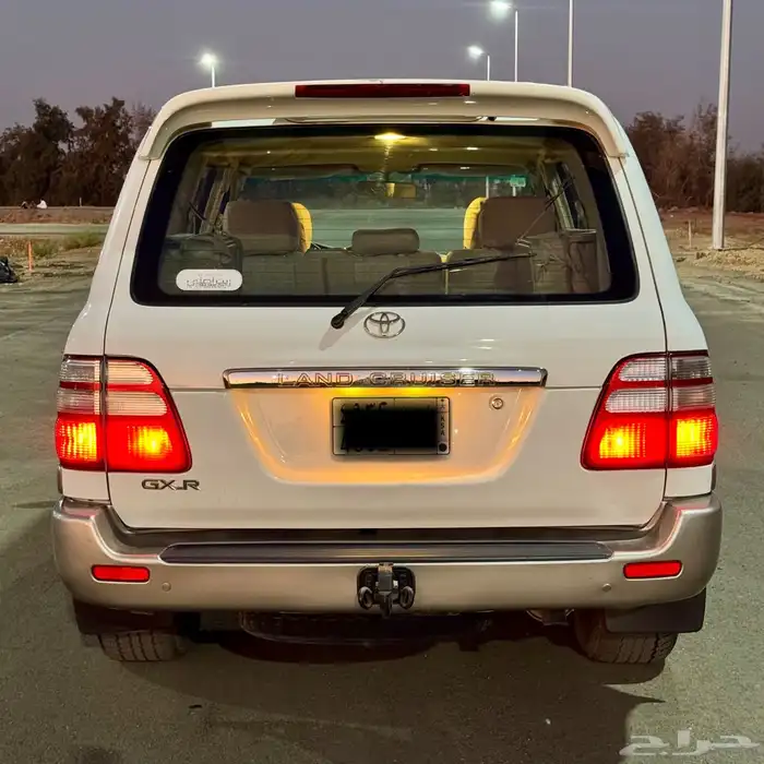 لاندكروزر 2004 عداد قليل ( قير عادي ) 7