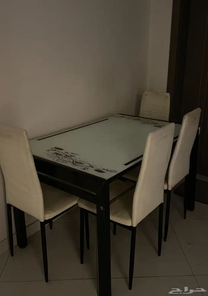 طاولة طعام 0