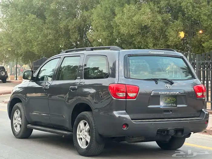 تويوتا اسكويا موديل 2010 سعودي بدون دبل 4