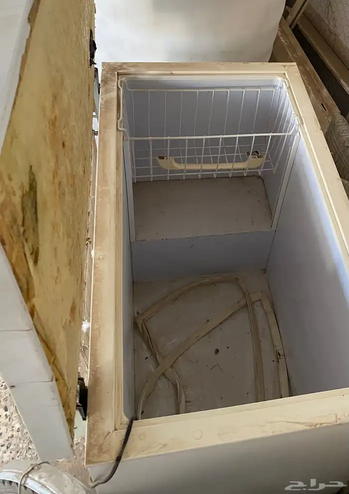 فريزر و طاوله وسيكل وشاشة 1