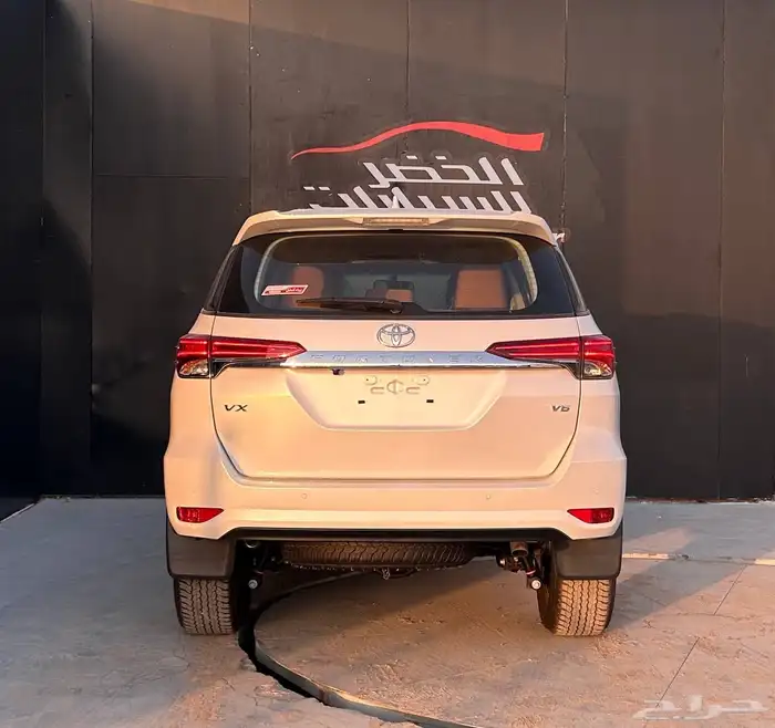 تويوتا فورتشنر VX1 بنزين 2025 لدى شركة عبدالمجيد الخضر 5