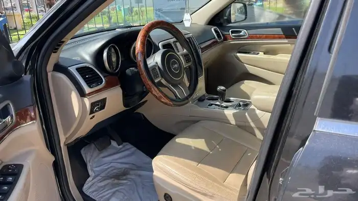 جيب شروكي 2012 فل كامل V8 5