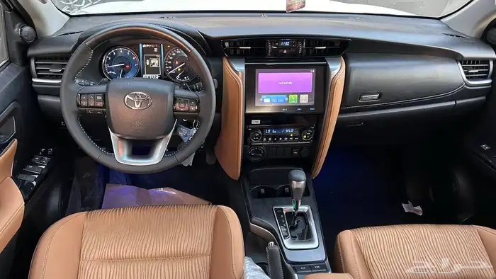 تويوتا فورتشنر VX1 بنزين 2025 لدى شركة عبدالمجيد الخضر 8