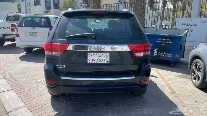 جيب شروكي 2012 فل كامل V8 4