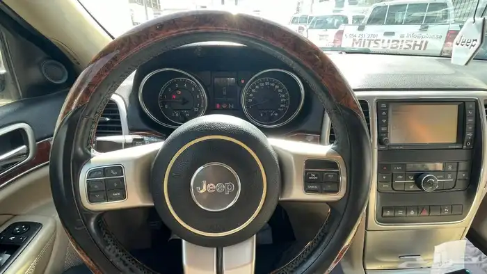 جيب شروكي 2012 فل كامل V8 10