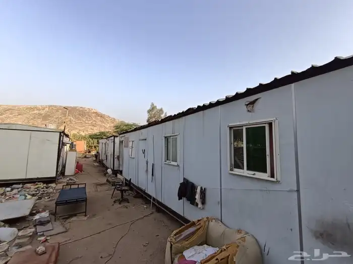 3 بركسات طول البركس الواحد 9 متر مقسم 3 غرف 2