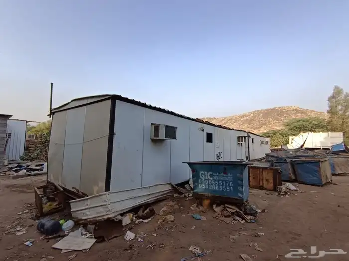 3 بركسات طول البركس الواحد 9 متر مقسم 3 غرف 0