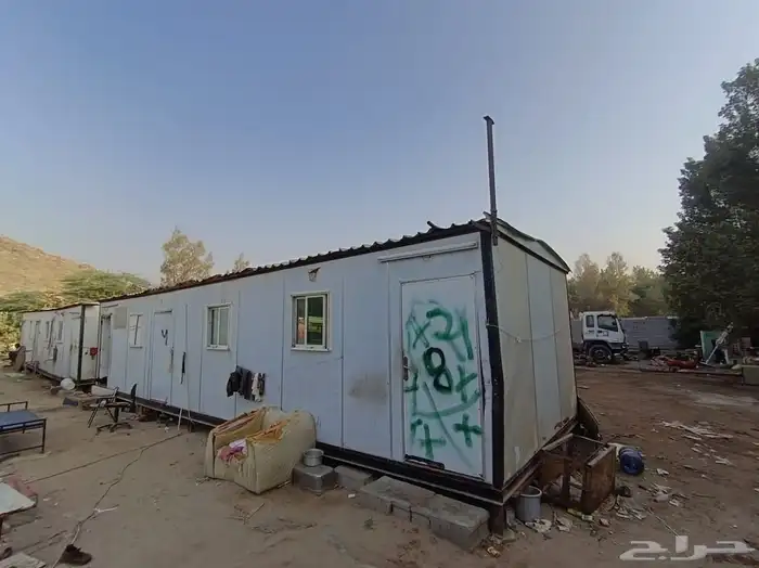 3 بركسات طول البركس الواحد 9 متر مقسم 3 غرف 1