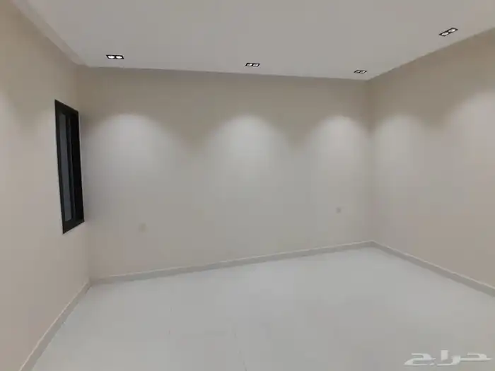 للبيع دور ثاني مع سطح مستقل بحي المعارض ب520الف 6غرف 11