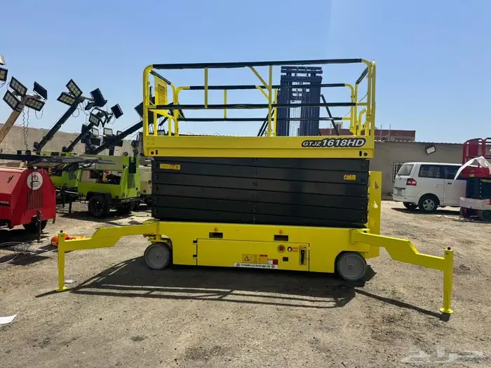 رافعه مقصيه 12متر للايجار متوفر كل المقاسات سيزرلفت للايجار 9