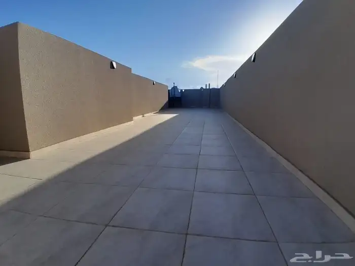 للبيع دور ثاني مع سطح مستقل بحي المعارض ب520الف 6غرف 15