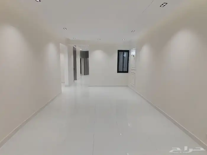 للبيع دور ثاني مع سطح مستقل بحي المعارض ب520الف 6غرف 7